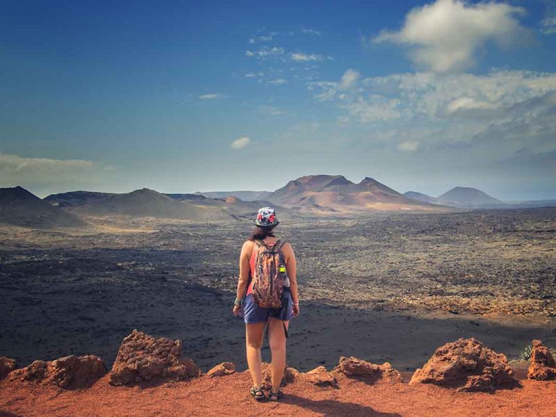 Hiking on Lanzarote - Impressive views to the volcanos of Timanfaya
