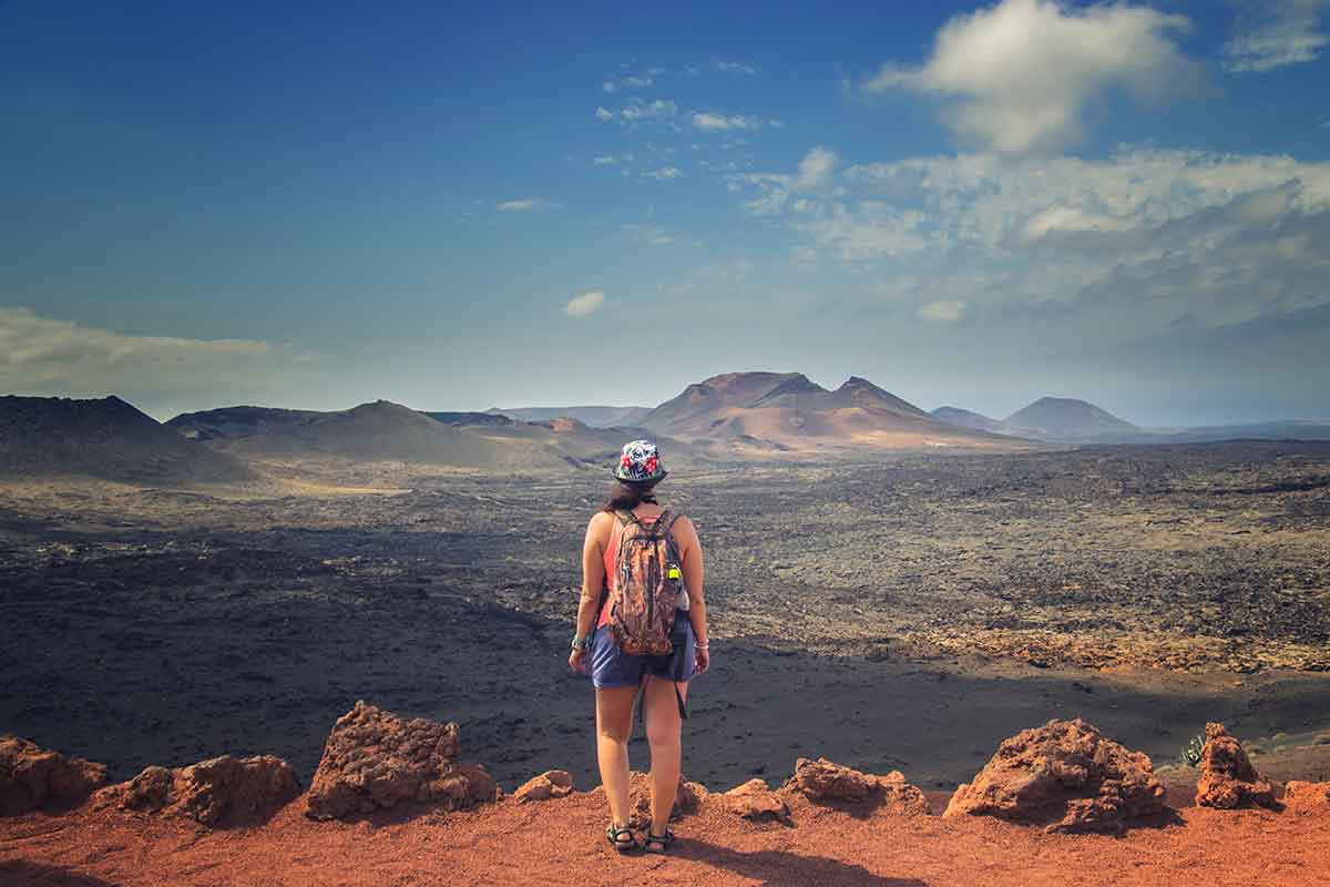 Hiking on Lanzarote - Impressive views to the volcanos of Timanfaya
